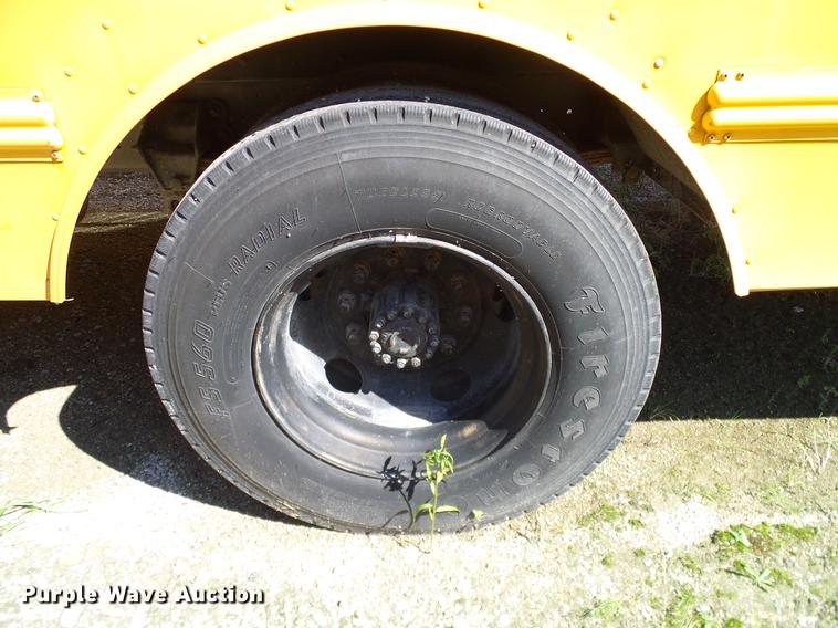 image for item DC7993 1997 Ford B800 Thomas school bus