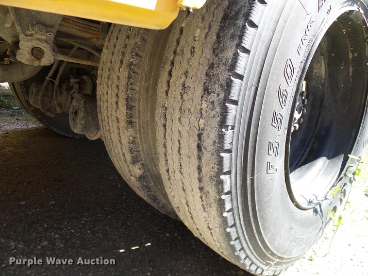 image for item DC7993 1997 Ford B800 Thomas school bus