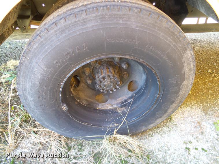 image for item DC7993 1997 Ford B800 Thomas school bus