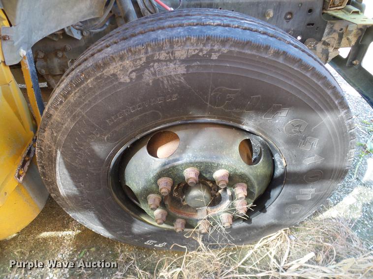 image for item DC7993 1997 Ford B800 Thomas school bus