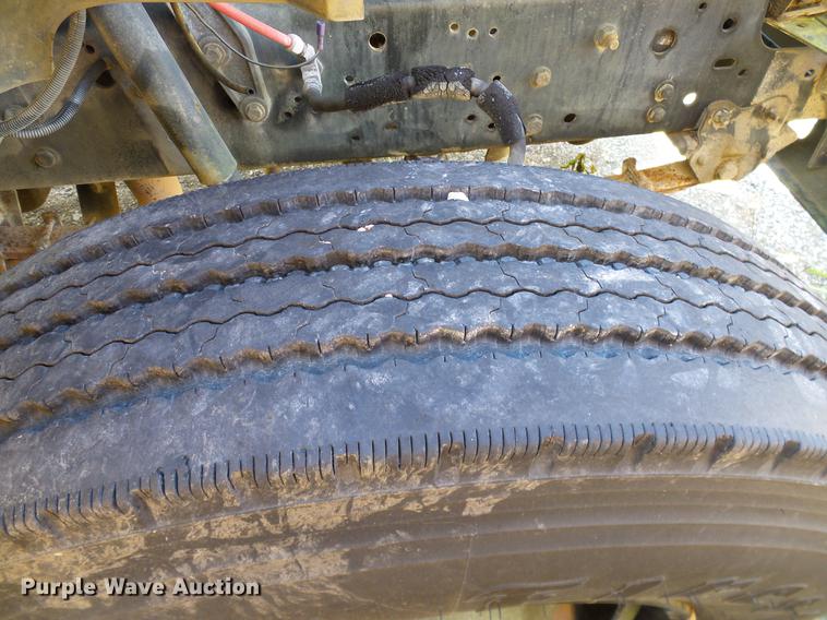 image for item DC7993 1997 Ford B800 Thomas school bus