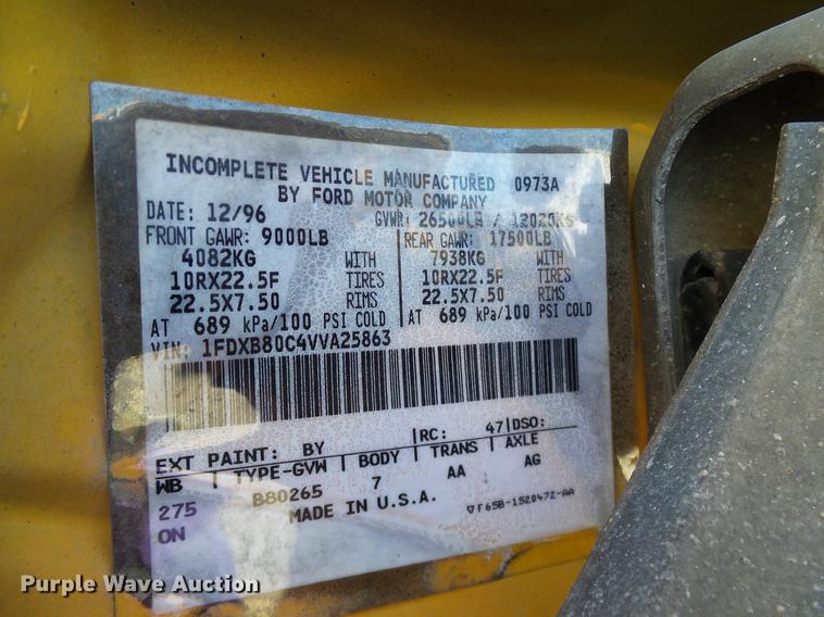 image for item DC7993 1997 Ford B800 Thomas school bus