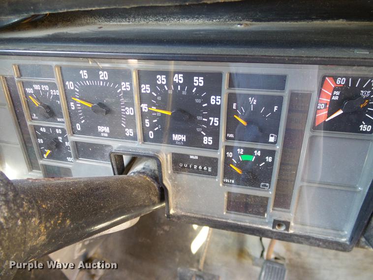 image for item DC7995 1994 International 3700 Carpenter school bus