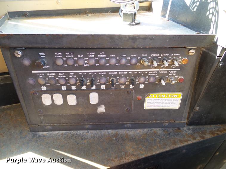 image for item DC7995 1994 International 3700 Carpenter school bus