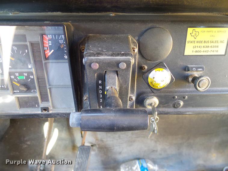 image for item DC7995 1994 International 3700 Carpenter school bus