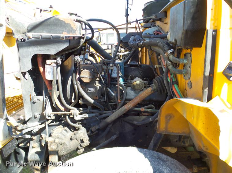 image for item DC7995 1994 International 3700 Carpenter school bus