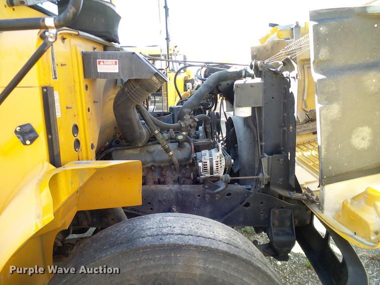 image for item DC7995 1994 International 3700 Carpenter school bus