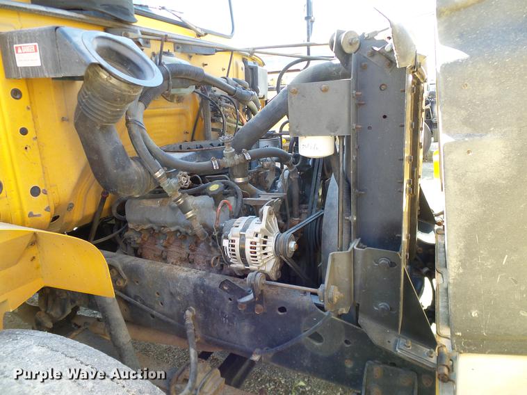 image for item DC7995 1994 International 3700 Carpenter school bus