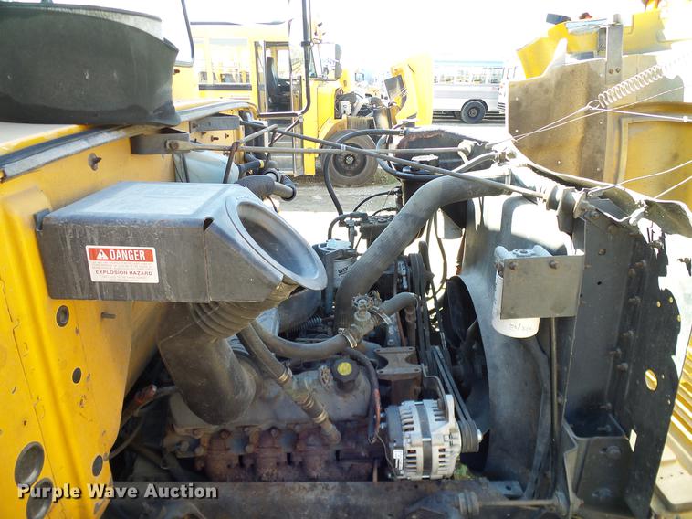 image for item DC7995 1994 International 3700 Carpenter school bus