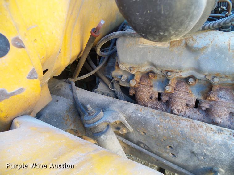 image for item DC7995 1994 International 3700 Carpenter school bus