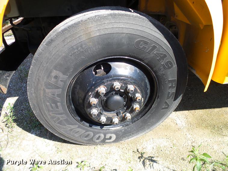 image for item DC7995 1994 International 3700 Carpenter school bus