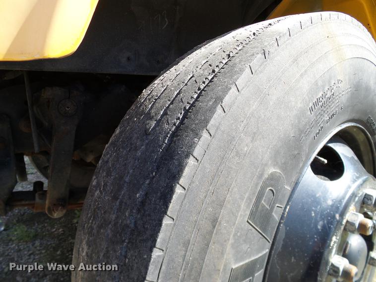 image for item DC7995 1994 International 3700 Carpenter school bus