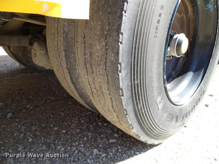 image for item DC7995 1994 International 3700 Carpenter school bus