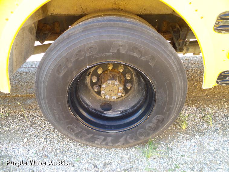 image for item DC7995 1994 International 3700 Carpenter school bus