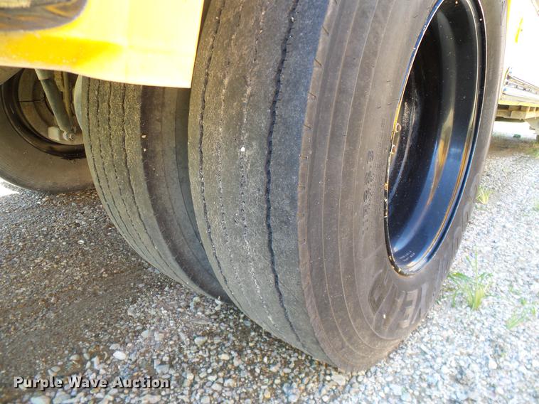 image for item DC7995 1994 International 3700 Carpenter school bus