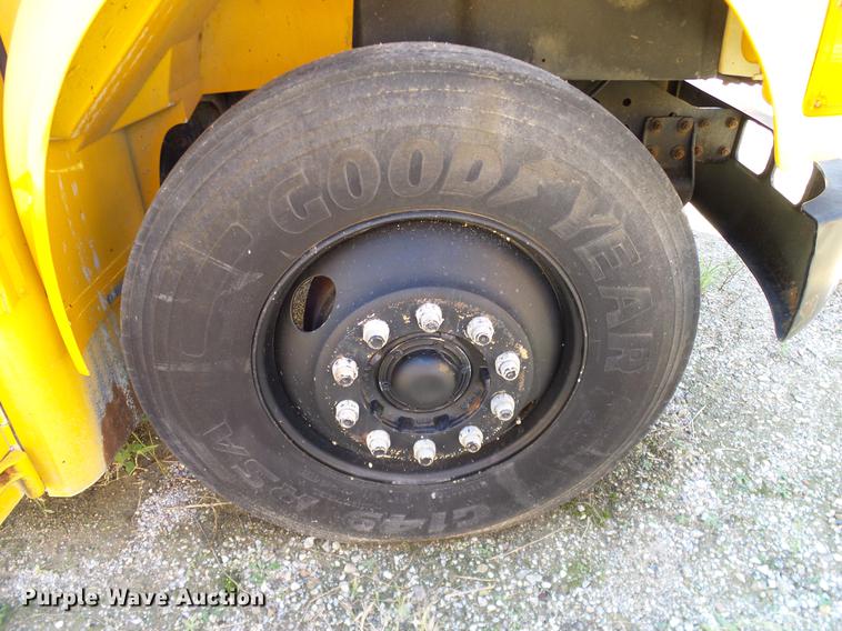 image for item DC7995 1994 International 3700 Carpenter school bus