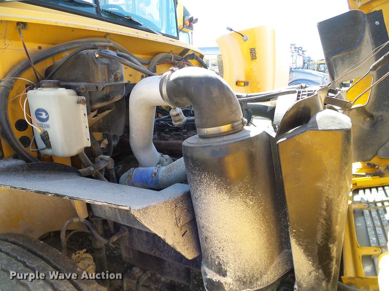 image for item DC7997 1998 Freightliner FS65 Blue Bird school bus