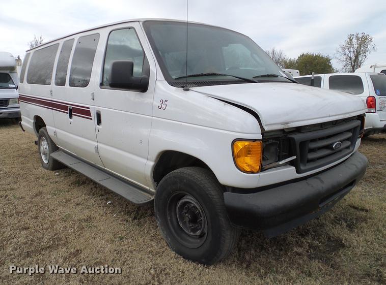 image for item DD1461 2006 Ford E350 XL van