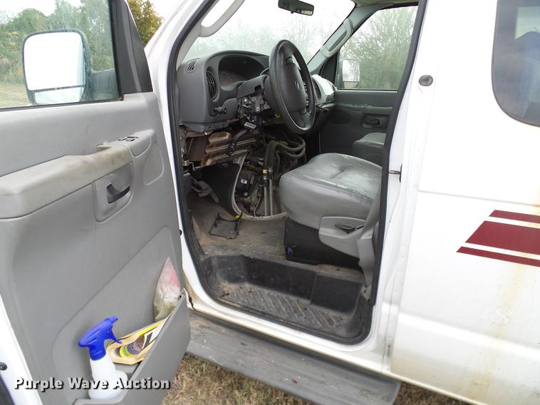 image for item DD1461 2006 Ford E350 XL van