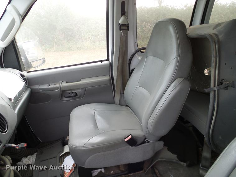 image for item DD1461 2006 Ford E350 XL van