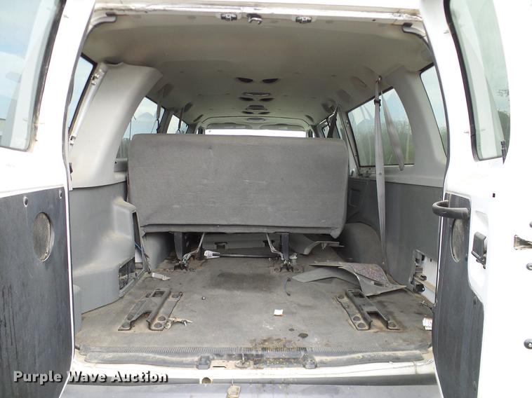 image for item DD1461 2006 Ford E350 XL van