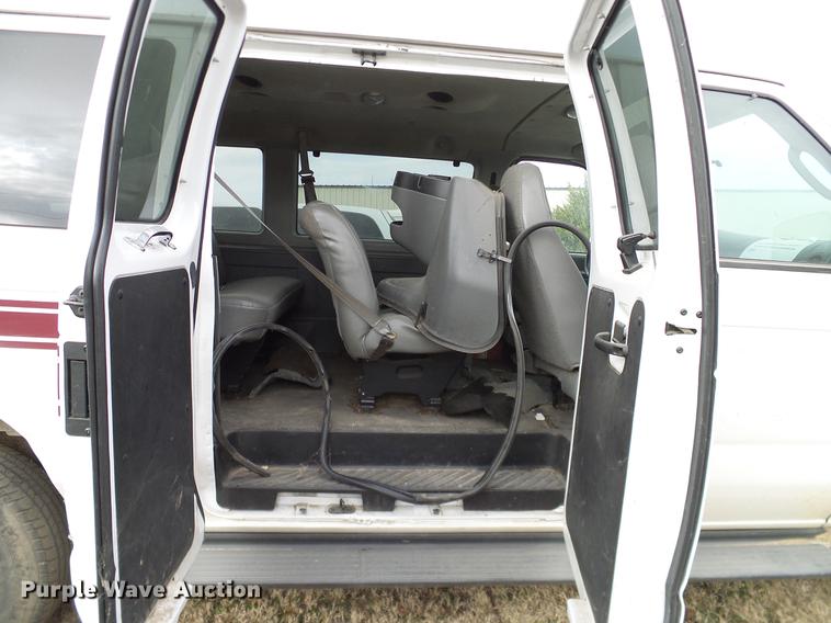 image for item DD1461 2006 Ford E350 XL van