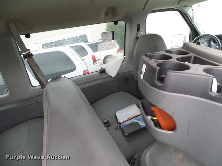 image for item DD1461 2006 Ford E350 XL van