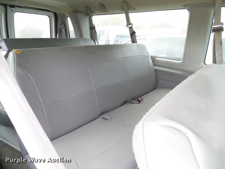 image for item DD1461 2006 Ford E350 XL van