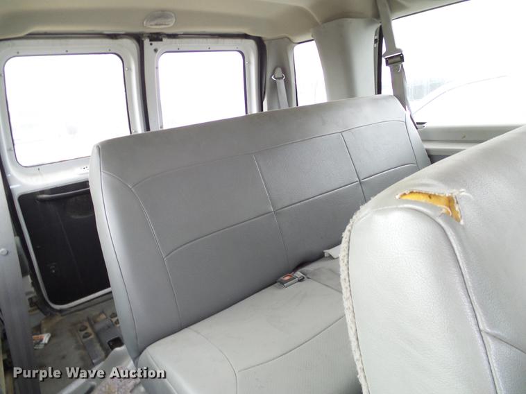 image for item DD1461 2006 Ford E350 XL van