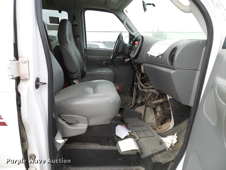 image for item DD1461 2006 Ford E350 XL van
