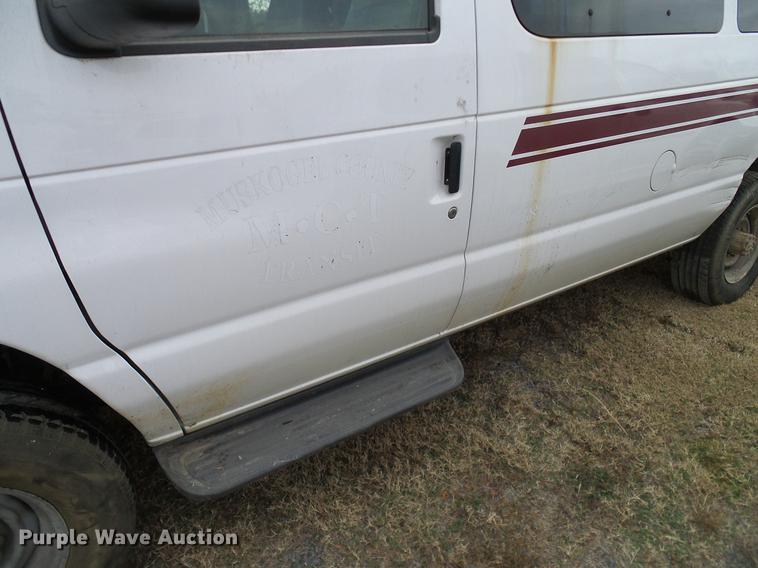 image for item DD1461 2006 Ford E350 XL van