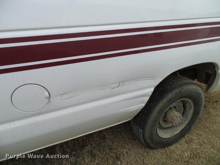 image for item DD1461 2006 Ford E350 XL van