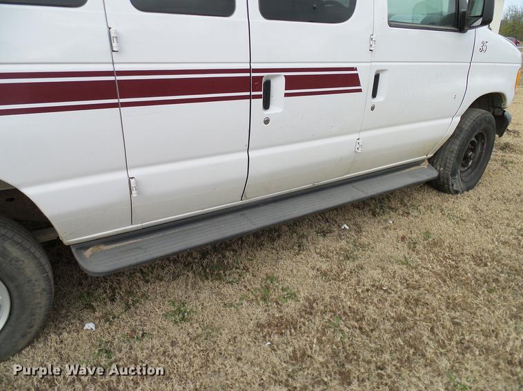 image for item DD1461 2006 Ford E350 XL van