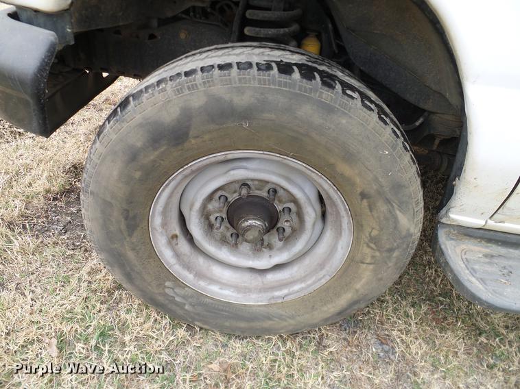 image for item DD1461 2006 Ford E350 XL van