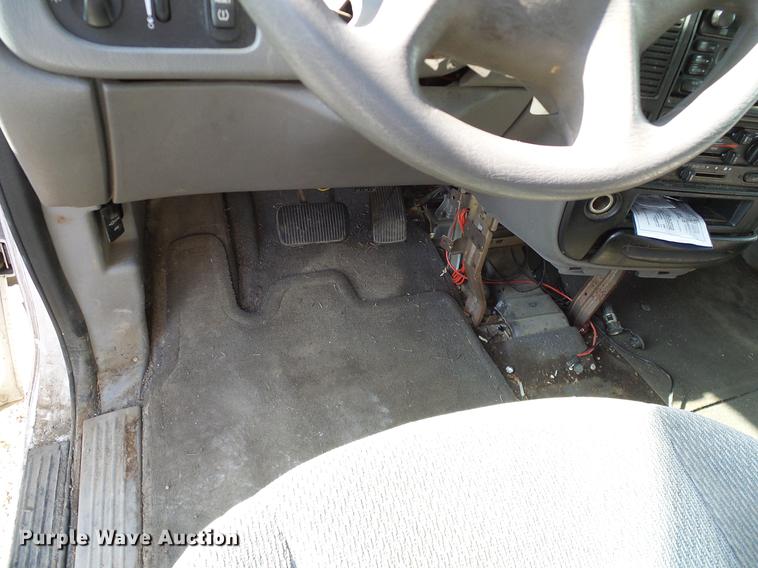 image for item DD1462 2003 Ford Windstar van