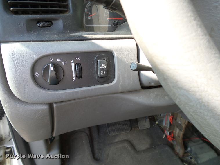 image for item DD1462 2003 Ford Windstar van