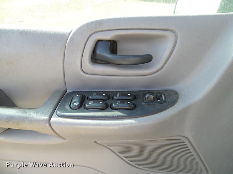 image for item DD1462 2003 Ford Windstar van