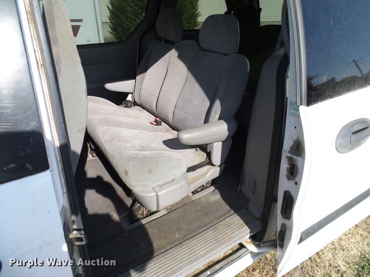 image for item DD1462 2003 Ford Windstar van