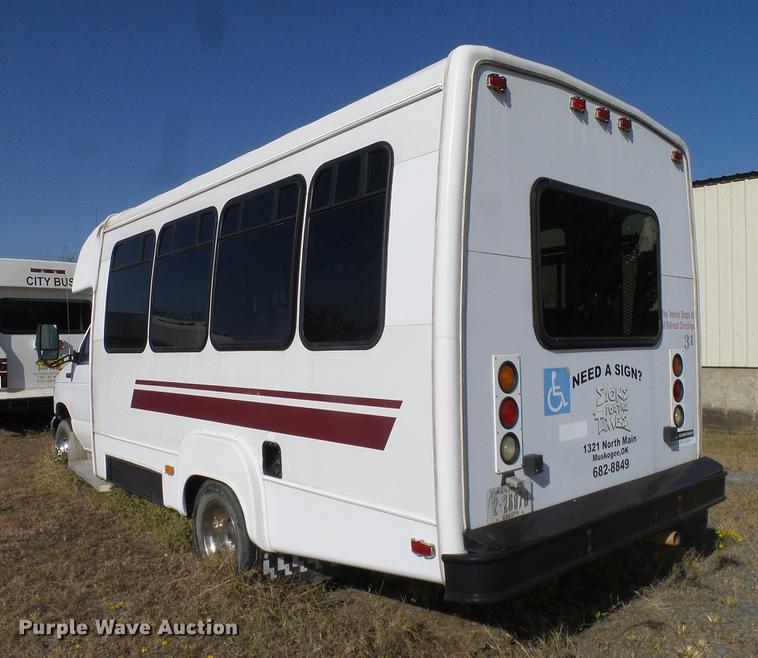 image for item DD1463 2005 Ford Econoline E450 shuttle bus