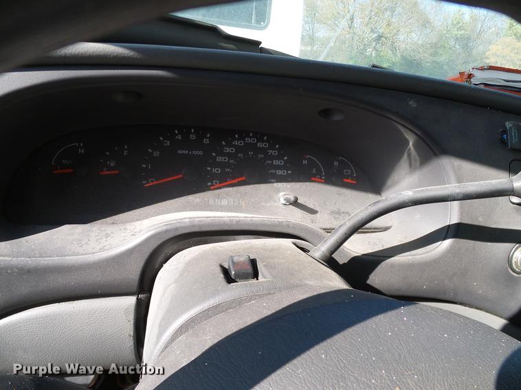 image for item DD1463 2005 Ford Econoline E450 shuttle bus