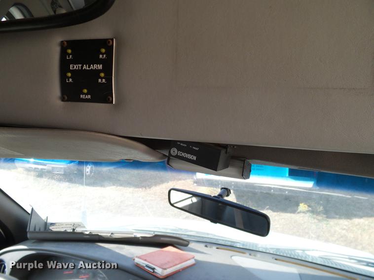 image for item DD1463 2005 Ford Econoline E450 shuttle bus