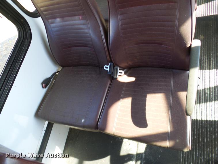 image for item DD1463 2005 Ford Econoline E450 shuttle bus