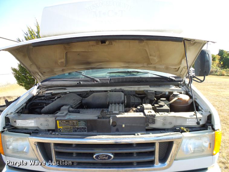 image for item DD1463 2005 Ford Econoline E450 shuttle bus