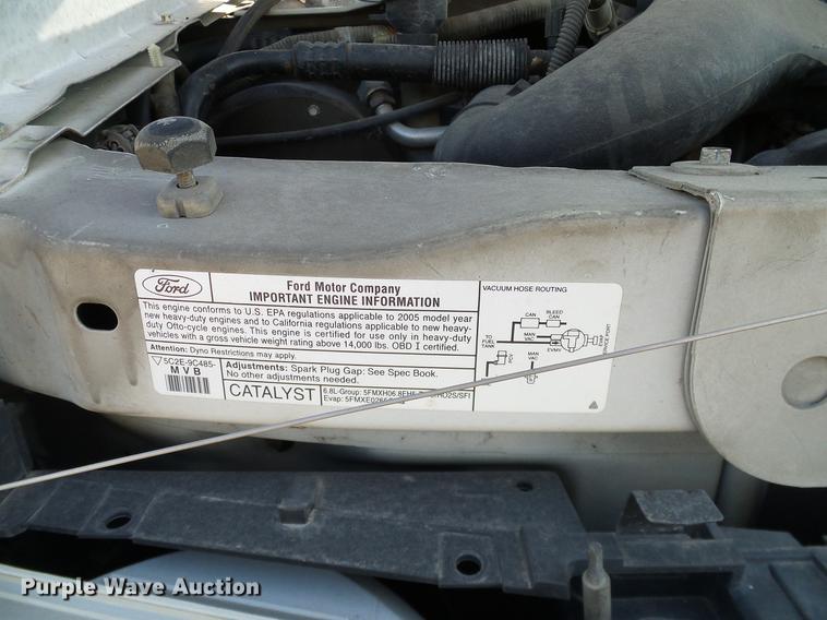 image for item DD1463 2005 Ford Econoline E450 shuttle bus