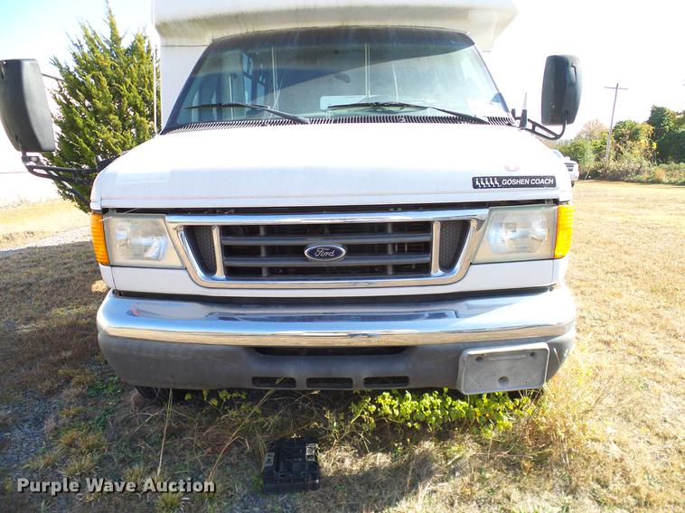 image for item DD1463 2005 Ford Econoline E450 shuttle bus