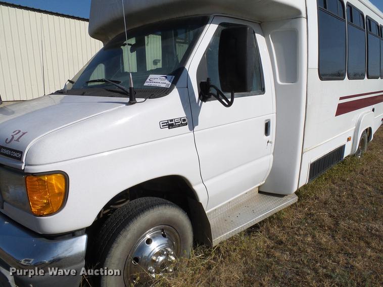 image for item DD1463 2005 Ford Econoline E450 shuttle bus