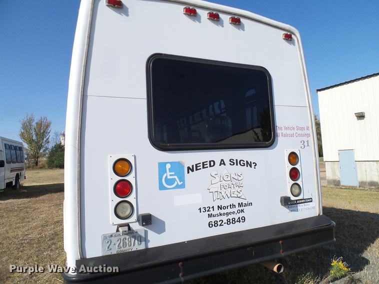 image for item DD1463 2005 Ford Econoline E450 shuttle bus