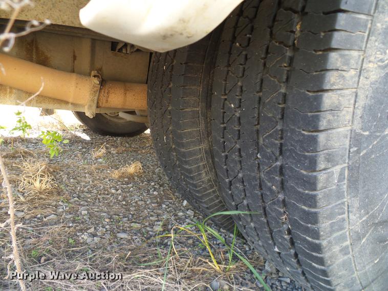 image for item DD1463 2005 Ford Econoline E450 shuttle bus