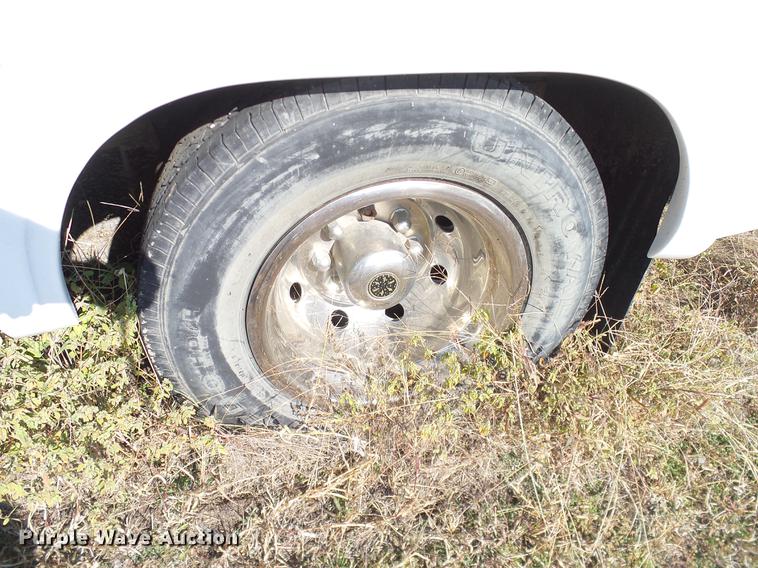 image for item DD1463 2005 Ford Econoline E450 shuttle bus