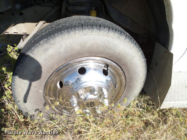 image for item DD1463 2005 Ford Econoline E450 shuttle bus